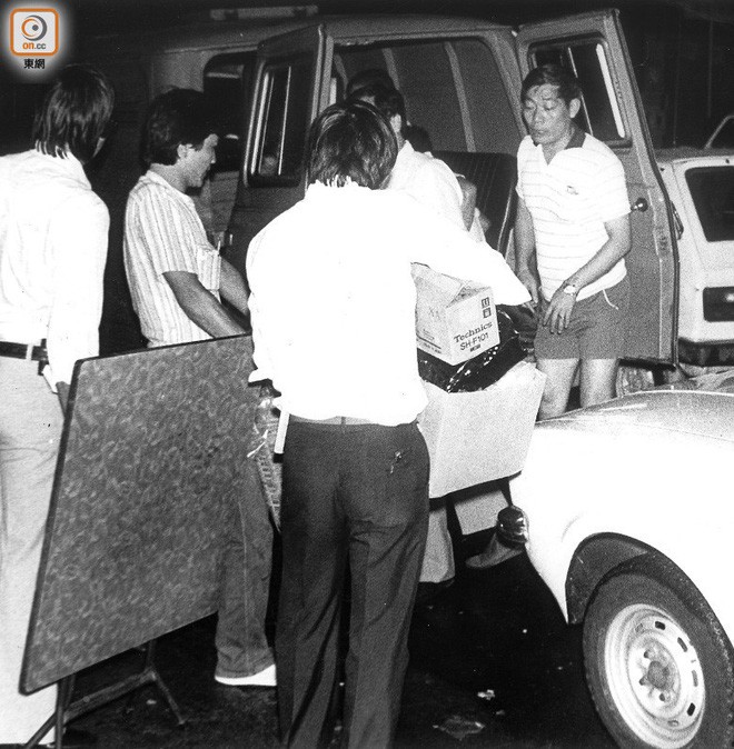 Sát nhân đêm mưa: Vụ giết người hàng loạt rùng rợn nhất Hong Kong, kẻ thủ ác sa lưới pháp luật chỉ vì một bức ảnh 6 Sát nhân đêm mưa: Vụ giết người hàng loạt rùng rợn nhất Hong Kong, kẻ thủ ác sa lưới pháp luật chỉ vì một bức ảnh 6