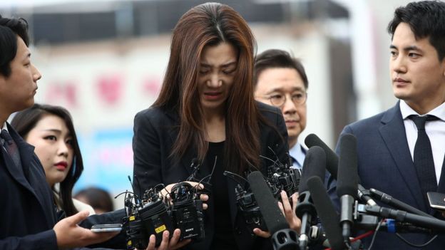 Nhân viên hãng hàng không Korean Air xuống đường biểu tình, kêu gọi chủ tịch từ chức - Ảnh 3.
