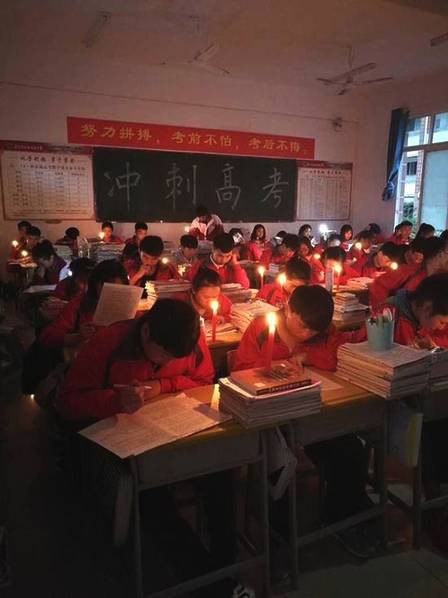 Thắp nến ôn thi ngày đêm, học sinh Trung Quốc đang đánh vật với kỳ thi đại học khốc liệt nhất thế giới - Ảnh 7.