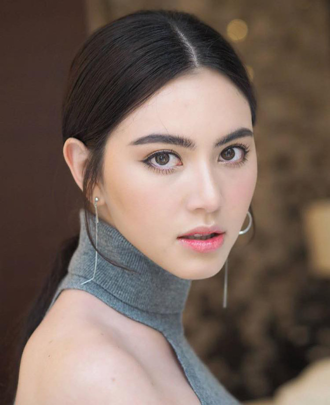 Trọn vẹn sắc vóc cùng gu thời trang không phải dạng vừa của nhân vật nữ trong MV mới Sơn Tùng MT-P - Ảnh 2. Trọn vẹn sắc vóc cùng gu thời trang 'không phải dạng vừa' của nhân vật nữ trong MV mới Sơn Tùng MT-P 1