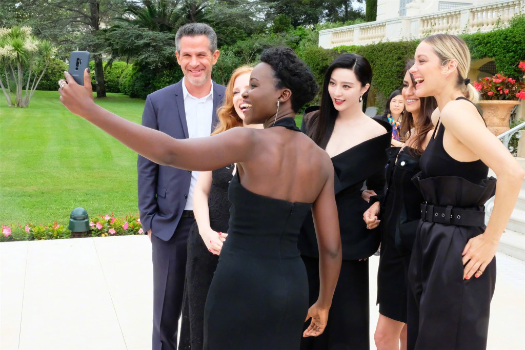 Khoảnh khắc gây sốt: Phạm Băng Băng trắng bật tông so với dàn mỹ nhân quốc tế hạng A tại Cannes - Ảnh 7.