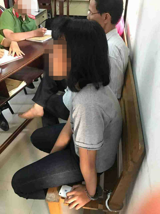 Luật sư: Không thể chấp nhận hành động còng tay bé gái 13 tuổi, đưa về trụ sở công an - Ảnh 1. Luật sư: 'Không thể chấp nhận hành động còng tay bé gái 13 tuổi, đưa về trụ sở công an' 1