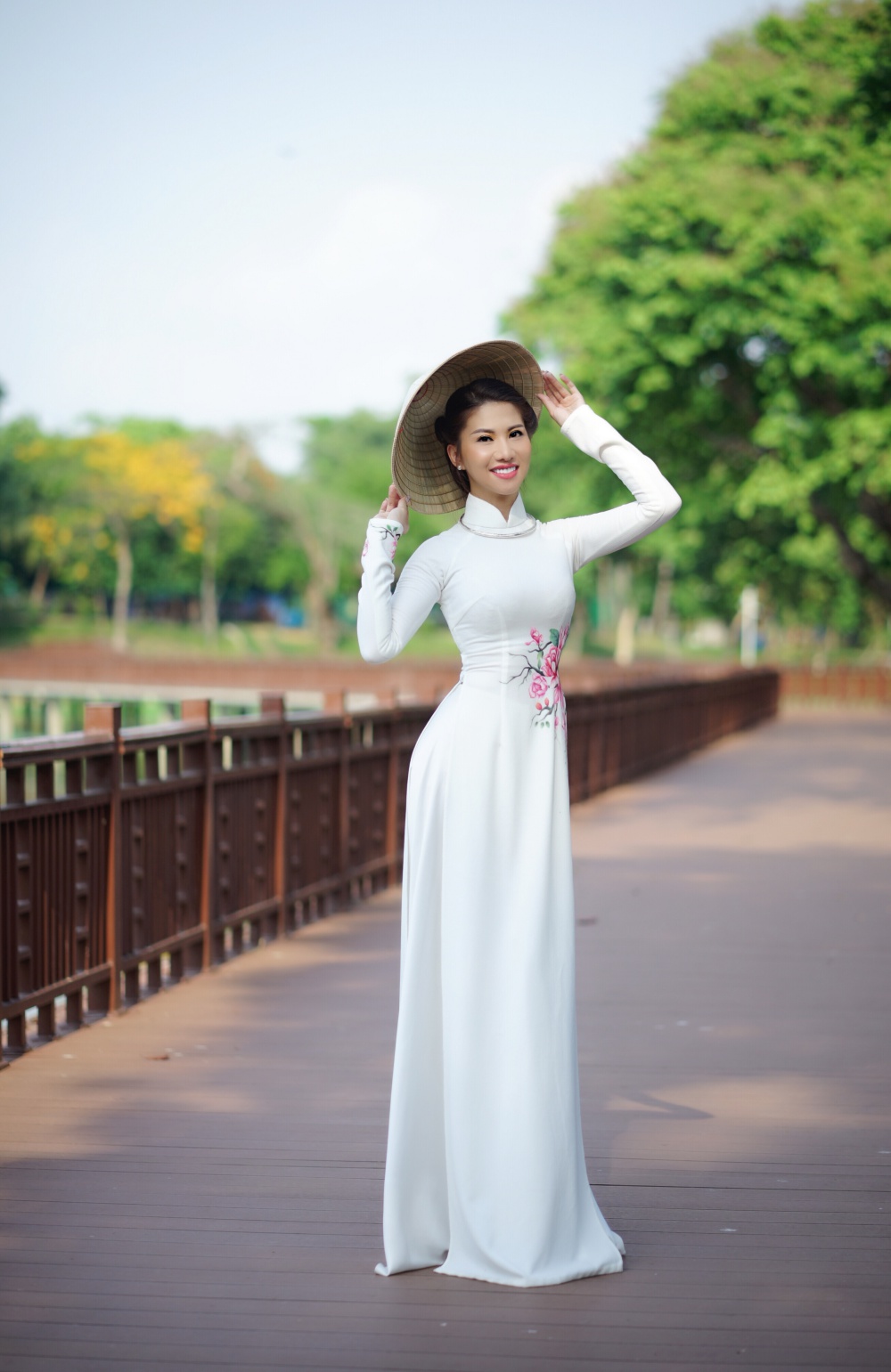 Loan Vương diện áo dài, đội nón lá quảng bá Văn hoá - Du lịch Việt Nam tại Myanmar 5