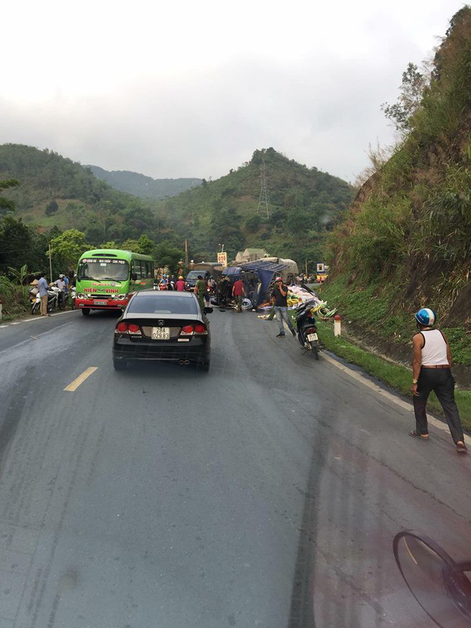 Tai nạn liên hoàn ở dốc Cun, xe tải đè xe máy làm ba người thương vong - Ảnh 1.