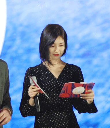 Hình hậu trường nóng hổi của Suzy tại Baeksang: Sải bước ở hầm để xe mà sang như bà hoàng, đẹp hơn cả đi thảm đỏ - Ảnh 6. Hình hậu trường nóng hổi của Suzy tại Baeksang: Sải bước ở hầm để xe mà sang như bà hoàng, đẹp hơn cả đi thảm đỏ 6