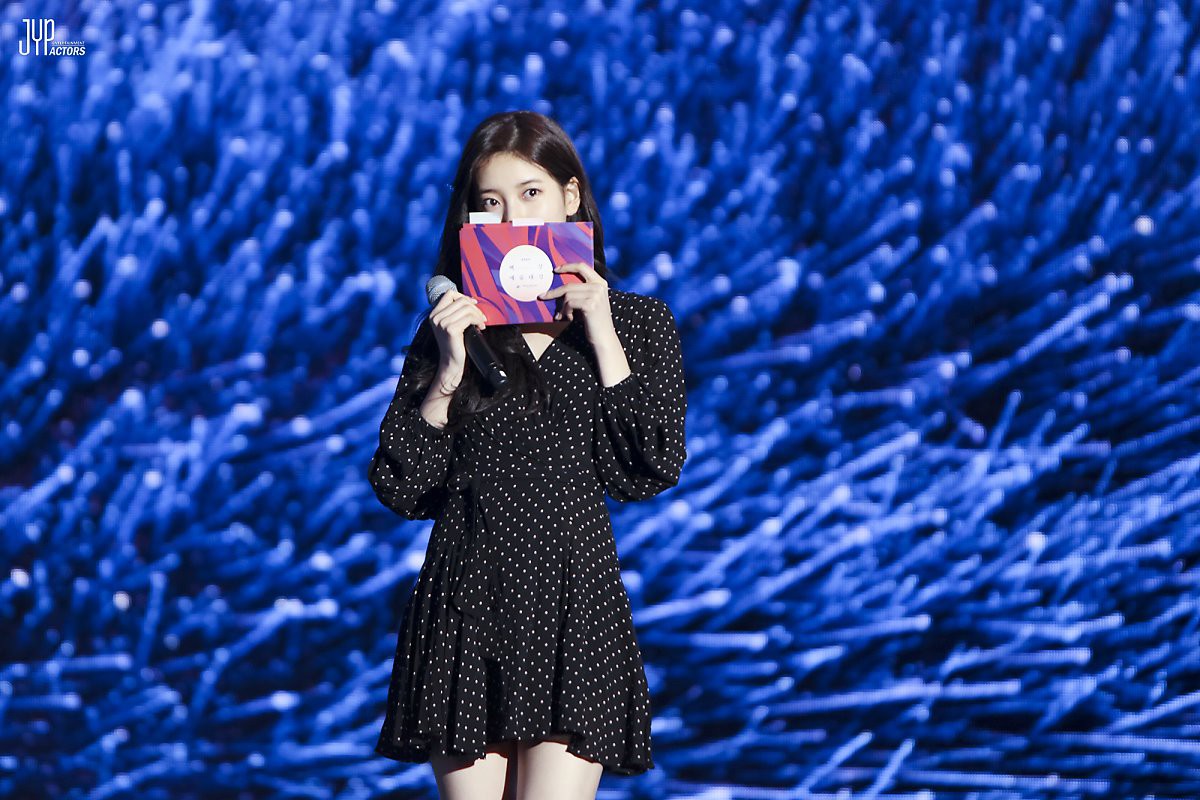 Hình hậu trường nóng hổi của Suzy tại Baeksang: Sải bước ở hầm để xe mà sang như bà hoàng, đẹp hơn cả đi thảm đỏ - Ảnh 4. Hình hậu trường nóng hổi của Suzy tại Baeksang: Sải bước ở hầm để xe mà sang như bà hoàng, đẹp hơn cả đi thảm đỏ 4