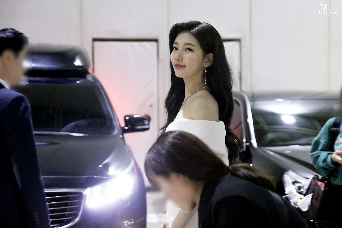 Hình hậu trường nóng hổi của Suzy tại Baeksang: Sải bước ở hầm để xe mà sang như bà hoàng, đẹp hơn cả đi thảm đỏ 7