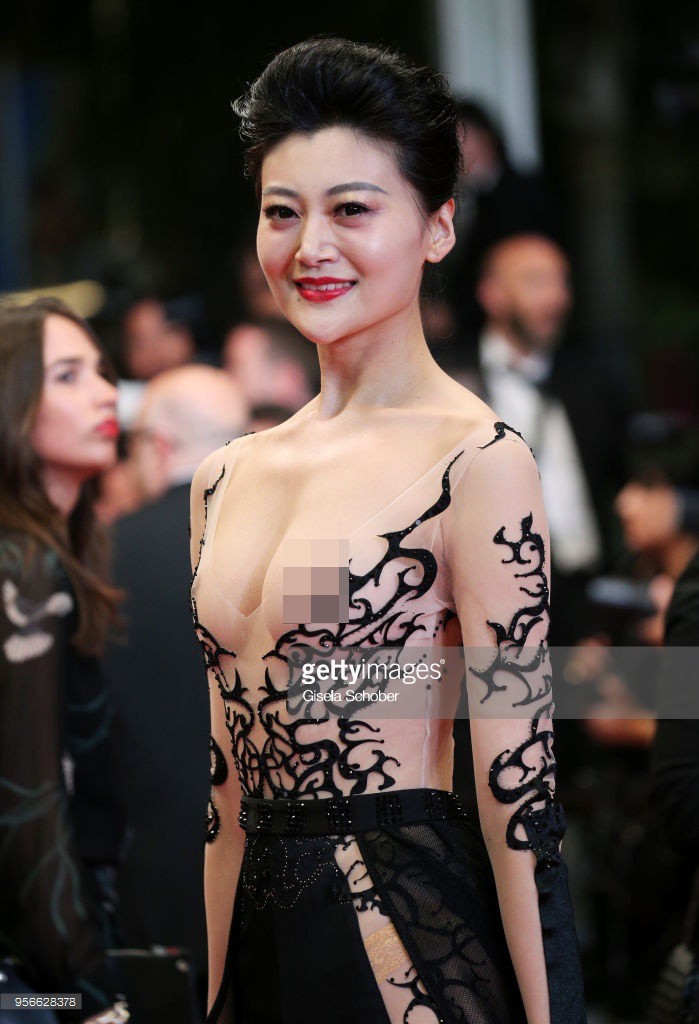 Sự thật bẽ bàng về tấm vé tới Cannes của mỹ nhân Trung Quốc chơi trội lộ nhũ hoa tại thảm đỏ - Ảnh 3.