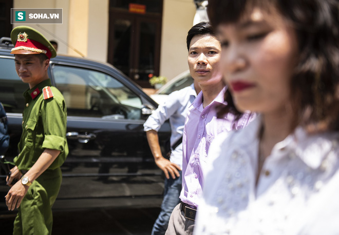 Nóng: Rời phòng xử án, BS Hoàng Công Lương khẳng định không đồng ý với toàn bộ cáo trạng - Ảnh 2.