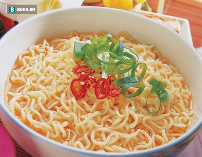 Tranh bằng được bát mỳ có trứng với mẹ, ăn xong, con trai mới biết mình bị hớ nặng - Ảnh 2. Tranh bằng được bát mỳ có trứng với mẹ, ăn xong, con trai mới biết mình bị 'hớ nặng' 1
