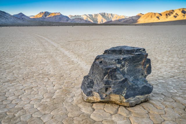 Bí ẩn hàng thập kỷ về hòn đá tự lăn ở Thung lũng Chết có thể đã tìm ra lời giải - Ảnh 4.