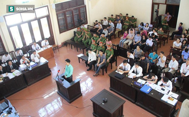 BS Hoàng Công Lương không tin Viện kiểm sát, xin giữ quyền im lặng, cả hội trường vỗ tay - Ảnh 1. BS Hoàng Công Lương không tin Viện kiểm sát, xin giữ quyền im lặng, cả hội trường vỗ tay - Ảnh 1.