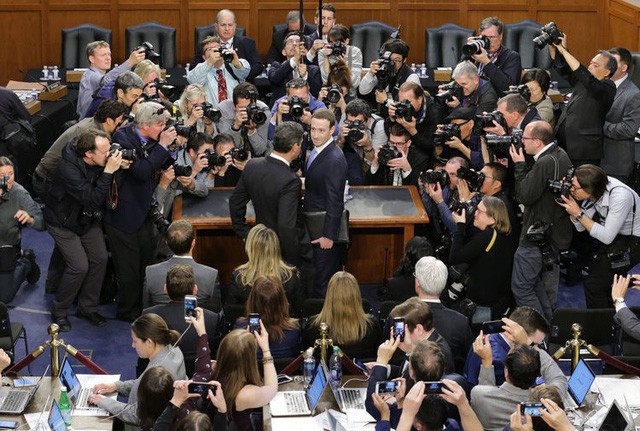 Nhìn lại lịch sử phát triển từ phòng ký túc xá tới khi lập ra đế chế Facebook của Mark Zuckerberg - Ảnh 28.