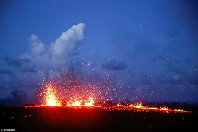 Hawaii cảnh báo đỏ: Núi lửa hoạt động mạnh, cột khói cao đến hơn 3.600m - Ảnh 3.