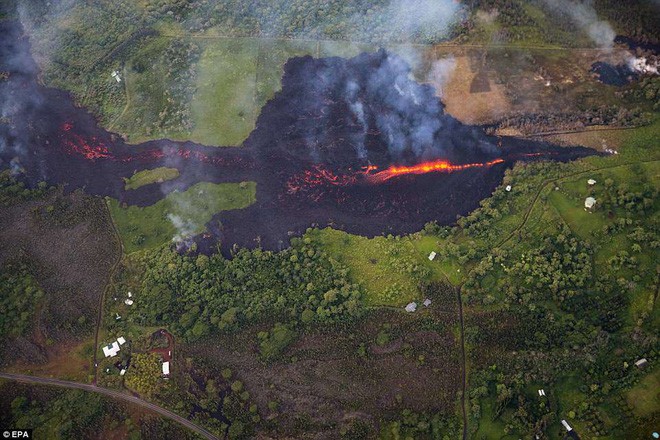 Hawaii cảnh báo đỏ: Núi lửa hoạt động mạnh, cột khói cao đến hơn 3.600m - Ảnh 4.