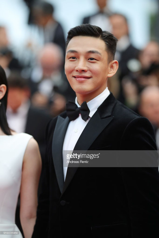 Thảm đỏ LHP Cannes: Huỳnh Hiểu Minh kém sắc, Yoo Ah In bảnh bao xuất hiện cùng dàn siêu mẫu xinh đẹp 5