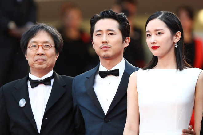 Thảm đỏ LHP Cannes: Huỳnh Hiểu Minh kém sắc, Yoo Ah In bảnh bao xuất hiện cùng dàn siêu mẫu xinh đẹp 6