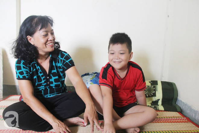 Vượt 1.000km từ Sài Gòn ra Huế để gặp lại con trai 8 tuổi mất tích, người mẹ vỡ òa hạnh phúc khi thấy con được bình an 4