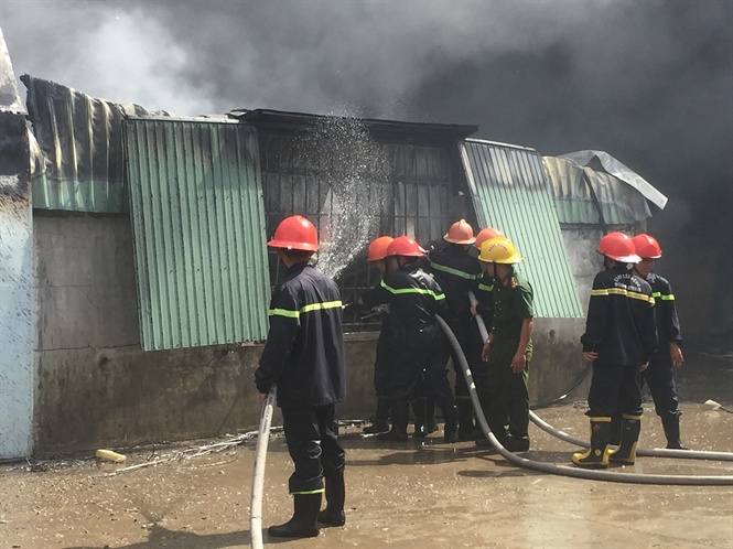 Cháy dữ dội xưởng nạp gas ở Bình Định, hàng trăm người lao vào dập lửa 3