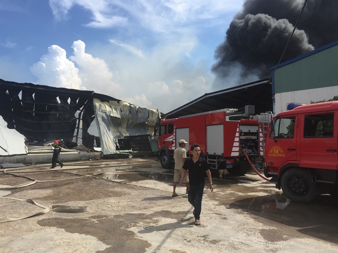 Cháy dữ dội xưởng nạp gas ở Bình Định, hàng trăm người lao vào dập lửa 4