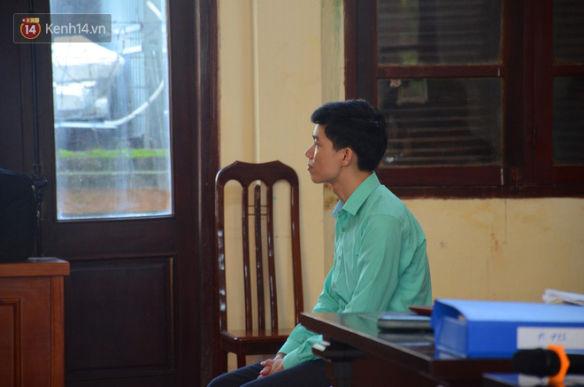 Người nhà 9 nạn nhân tử vong do chạy thận nghẹn ngào trước tòa: “Bác sĩ Lương không có tội, chúng tôi mong tòa tuyên ông ấy vô tội” - Ảnh 3.