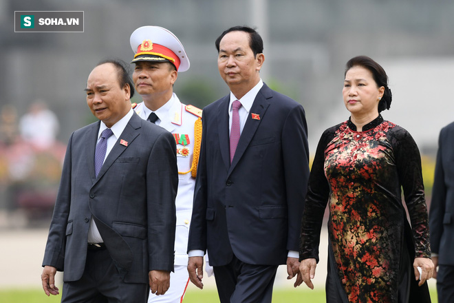 Đại biểu Quốc hội viếng Chủ tịch Hồ Chí Minh - Ảnh 12. Đại biểu Quốc hội viếng Chủ tịch Hồ Chí Minh 12