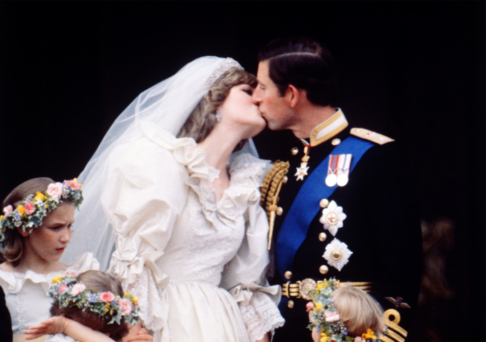 Những hình ảnh tuyệt đẹp trong đám cưới cố Công nương Diana bất ngờ được chia sẻ mạnh trên MXH 2