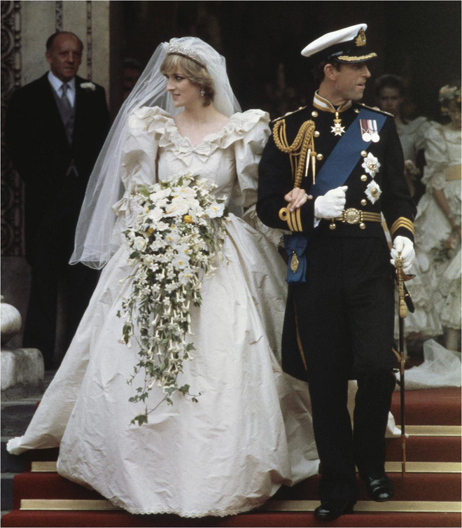 Ít ai biết rắng váy cưới của Công nương Diana từng kém hoàn hảo vì lí do này 1