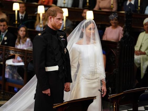 Những chiếc váy cưới đẹp nhất và đi vào lịch sử của Hoàng gia Anh - Ảnh 1.