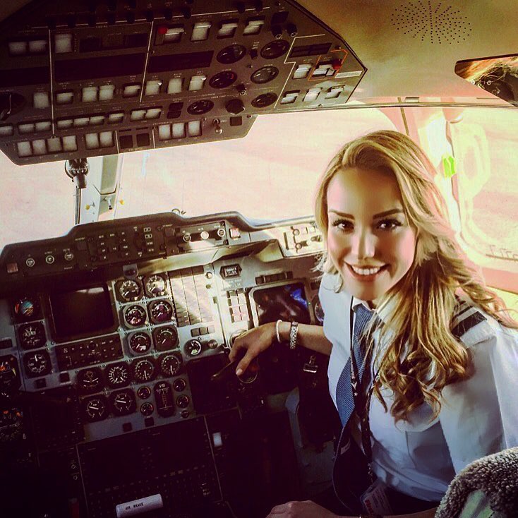 Chiêm ngưỡng nhan sắc xinh đẹp của những nữ phi công hot nhất MXH thế giới - Ảnh 21.