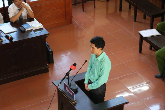 Xét xử BS Lương: Luật sư đề nghị khởi tố hình sự ông Trương Quý Dương, dân đồng loạt vỗ tay ủng hộ 3 Xét xử BS Lương: Luật sư đề nghị khởi tố hình sự ông Trương Quý Dương, dân đồng loạt vỗ tay ủng hộ 3
