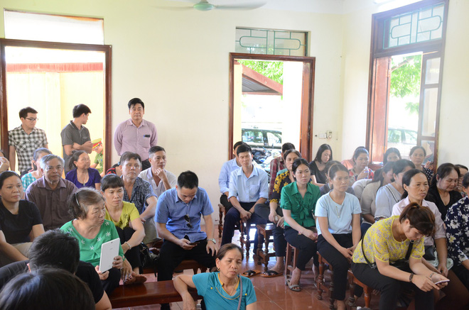 Xét xử BS Lương: Luật sư đề nghị khởi tố hình sự ông Trương Quý Dương, dân đồng loạt vỗ tay ủng hộ 2 Xét xử BS Lương: Luật sư đề nghị khởi tố hình sự ông Trương Quý Dương, dân đồng loạt vỗ tay ủng hộ 2