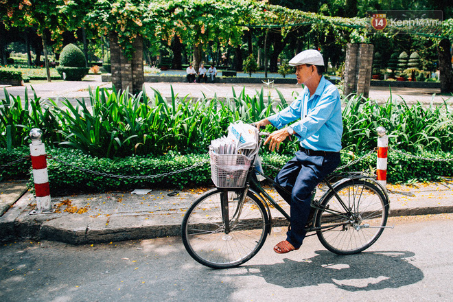Người đàn ông giao báo bằng xe đạp cuối cùng ở Sài Gòn: Vội làm gì giữa cuộc đời hối hả - Ảnh 12.