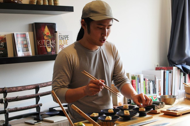 Tự mở nhà hàng Nhật trong phòng kí túc, anh chàng 21 tuổi khiến giới sành ăn ở Amsterdam phải ngỡ ngàng - Ảnh 5.