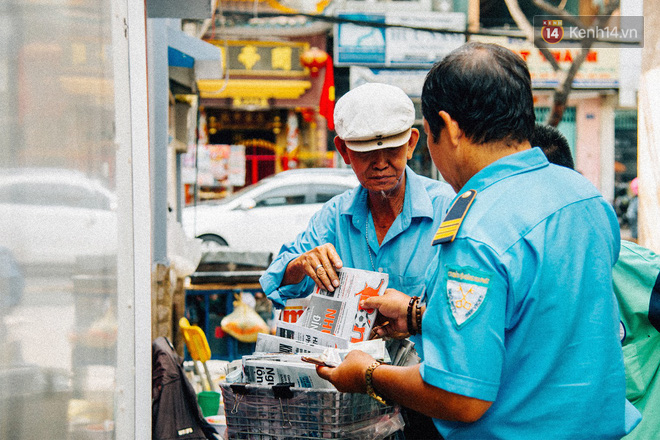 Người đàn ông giao báo bằng xe đạp cuối cùng ở Sài Gòn: Vội làm gì giữa cuộc đời hối hả - Ảnh 7.