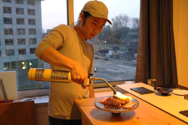 Tự mở nhà hàng Nhật trong phòng kí túc, anh chàng 21 tuổi khiến giới sành ăn ở Amsterdam phải ngỡ ngàng - Ảnh 9.