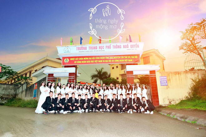 Bị nhóm học sinh lớp 12 phàn nàn khi nhận bộ ảnh Bị nhóm học sinh lớp 12 phàn nàn khi nhận bộ ảnh