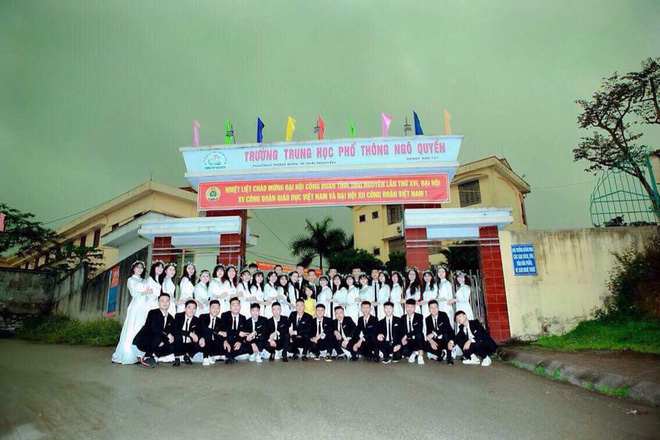 Bị nhóm học sinh lớp 12 phàn nàn khi nhận bộ ảnh Bị nhóm học sinh lớp 12 phàn nàn khi nhận bộ ảnh