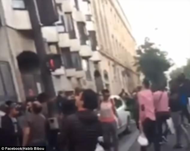 Pháp: Spider man leo thoăn thoắt 4 tầng nhà để giải cứu em bé treo lơ lửng ngoài ban công - Ảnh 5.