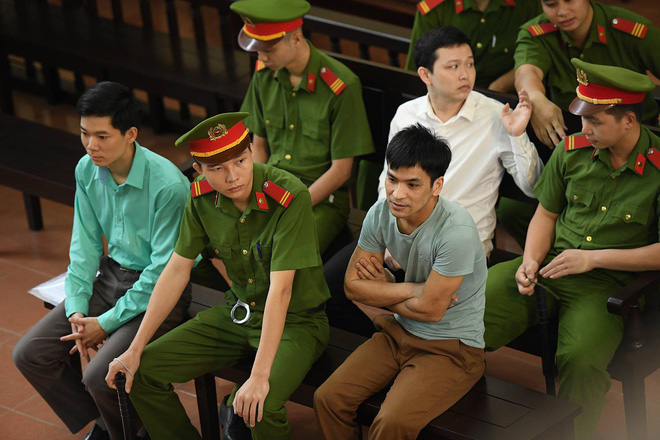 Uẩn khúc vụ án chạy thận: 7h45 tai biến, 13h rửa đường ống, 16h báo công an - vì sao? - Ảnh 1. Uẩn khúc vụ án chạy thận: 7h45 tai biến, 13h rửa đường ống, 16h báo công an - vì sao? 1