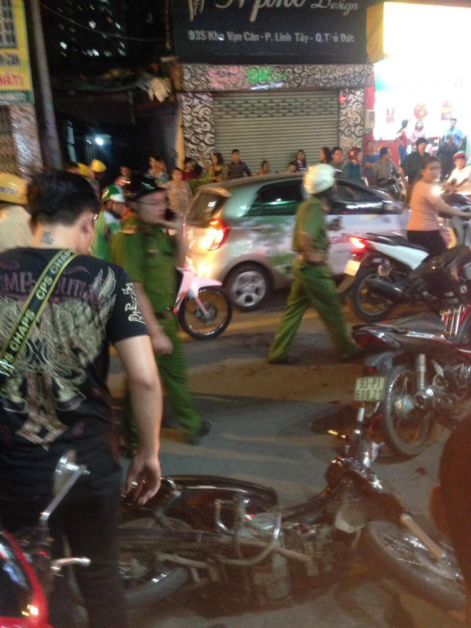 Truy đuổi kẻ cướp, 2 nam thanh niên bị đâm trọng thương trên phố Sài Gòn - Ảnh 1.