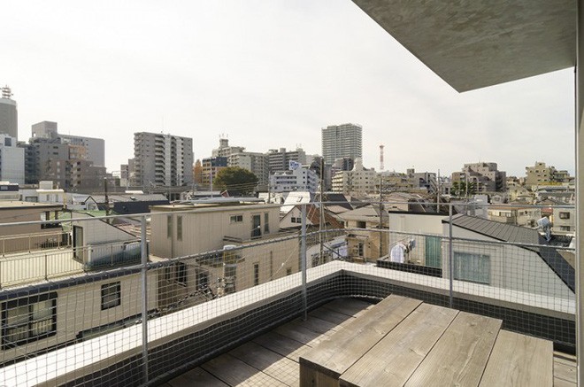 Ngôi nhà phố 43m² đẹp thanh bình với sân vườn xanh mát cây cỏ của gia đình trẻ ở ngay thủ đô Tokyo, Nhật Bản - ảnh 11 Ngôi nhà phố 43m² đẹp thanh bình với sân vườn xanh mát cây cỏ của gia đình trẻ ở ngay thủ đô Tokyo, Nhật Bản - Ảnh 11.