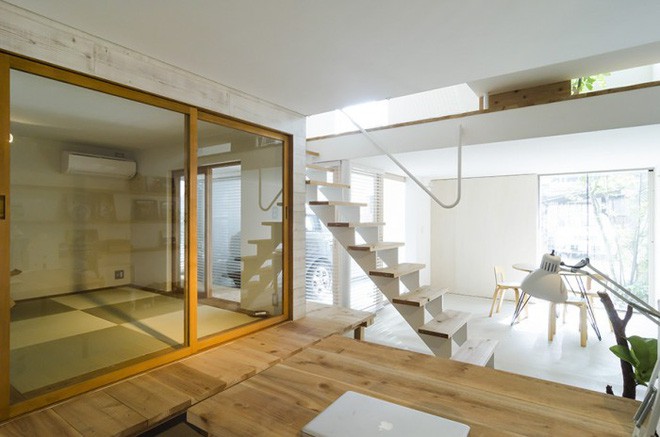 Ngôi nhà phố 43m² đẹp thanh bình với sân vườn xanh mát cây cỏ của gia đình trẻ ở ngay thủ đô Tokyo, Nhật Bản - ảnh 5 Ngôi nhà phố 43m² đẹp thanh bình với sân vườn xanh mát cây cỏ của gia đình trẻ ở ngay thủ đô Tokyo, Nhật Bản - Ảnh 5.