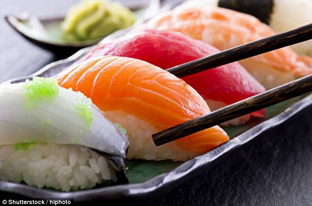 Tình trạng sushi bẩn ở Mỹ và Úc: 8 con giun bò trên một thớ cá, người ăn vào nhiễm sán dây dài tới 1,5m - Ảnh 5.