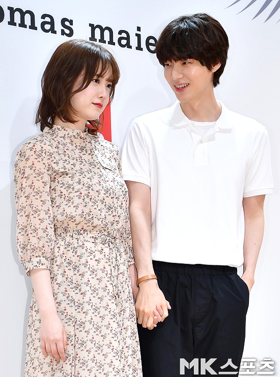 Vợ chồng Goo Hye Sun và Ahn Jae Hyun lần đầu cùng dự sự kiện: Gây sốt vì quá tình, không thể rời mắt khỏi nhau - Ảnh 18.