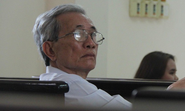 Xét xử giám đốc thẩm vụ ông già 77 tuổi dâm ô hàng loạt trẻ em ở Vũng Tàu - Ảnh 2.