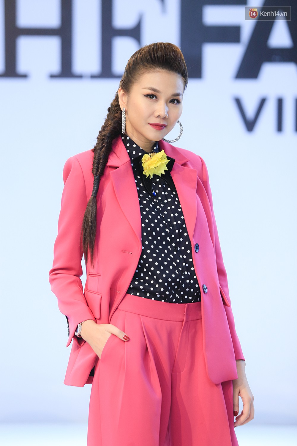 Thanh Hằng đeo đồng hồ 2 tỷ, Võ Hoàng Yến “ton sur ton” Nam Trung tại casting The Face ở Hà Nội - Ảnh 1.