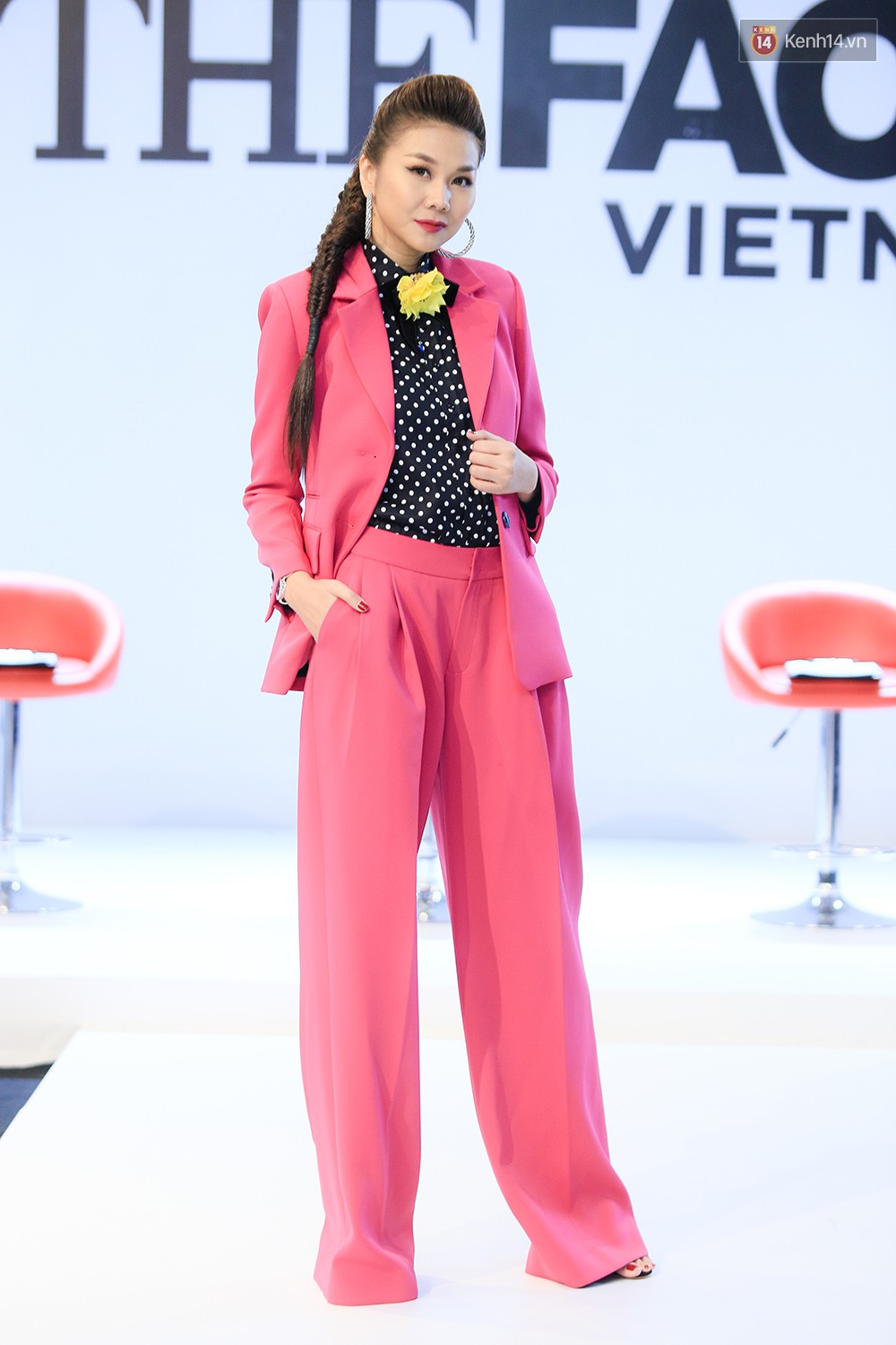 Thanh Hằng đeo đồng hồ 2 tỷ, Võ Hoàng Yến “ton sur ton” Nam Trung tại casting The Face ở Hà Nội - Ảnh 2.