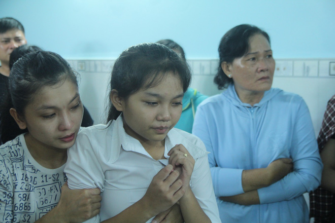 Người thân khóc ngất khi nhìn thấy linh cữu cô gái bị chặt xác phi tang - Ảnh 7. Người thân khóc ngất khi nhìn thấy linh cữu cô gái bị chặt xác phi tang 7