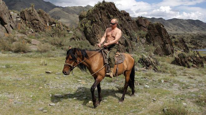 Tổng thống Putin thổ lộ về những bức ảnh bán nuy gây bão - Ảnh 2.